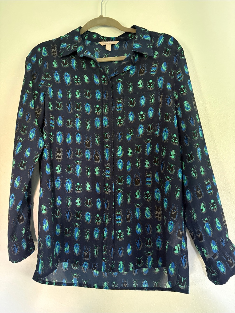 Banana Republic Women's Navy Beetle-Print Button-Up Blouse Size Small